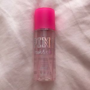 vs pink: fresh & clean shimmer mist